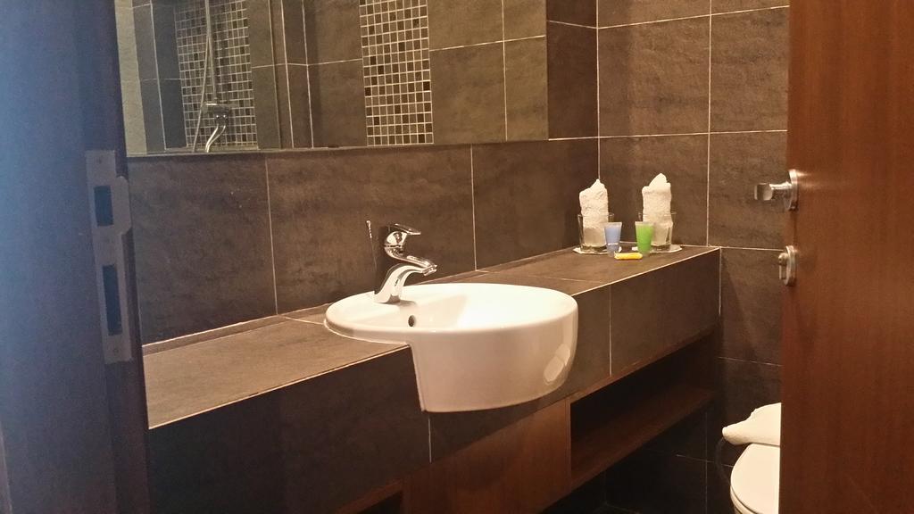 Keoja Hotel Kuala Belait Exterior photo
